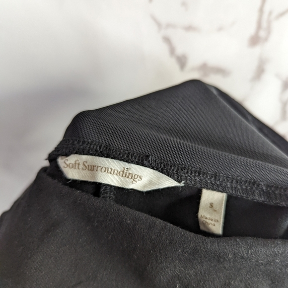 SALE LIMITED TIME Soft Surroundings Black Crop Leggings Rouched Pull On - Picture 5 of 6